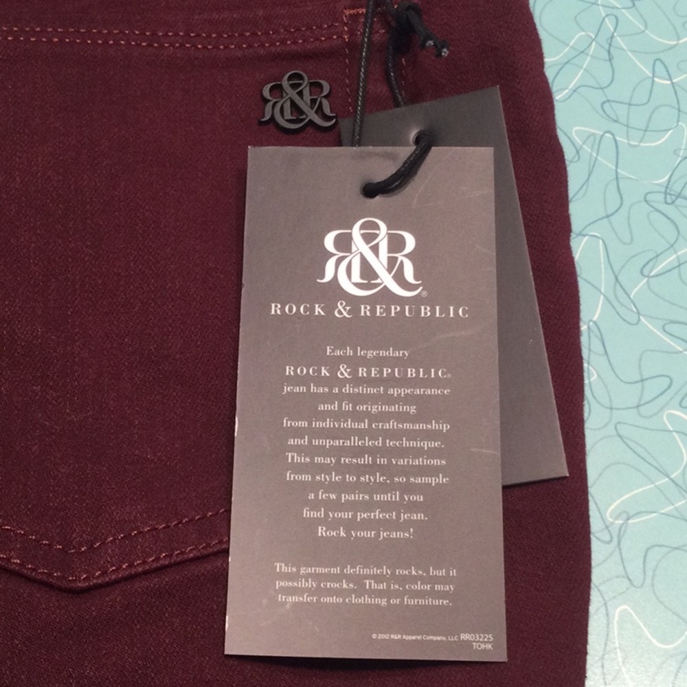 Rock & Republic Kimber Mid -Rise Short Plum Pie - Picture 6 of 9